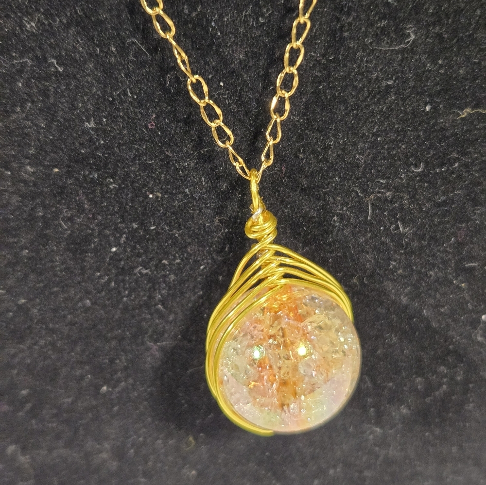 Elegant Gold Wrapped Pendant Necklace